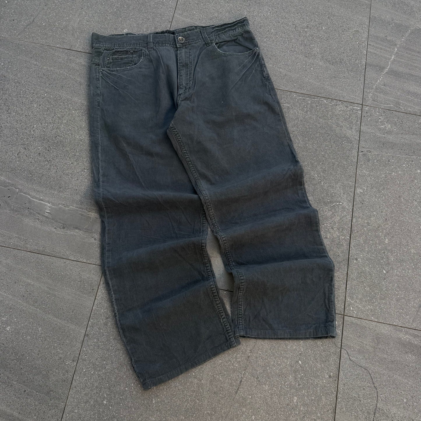 bbbbbeautiful corduroy billabongs - 38x30”