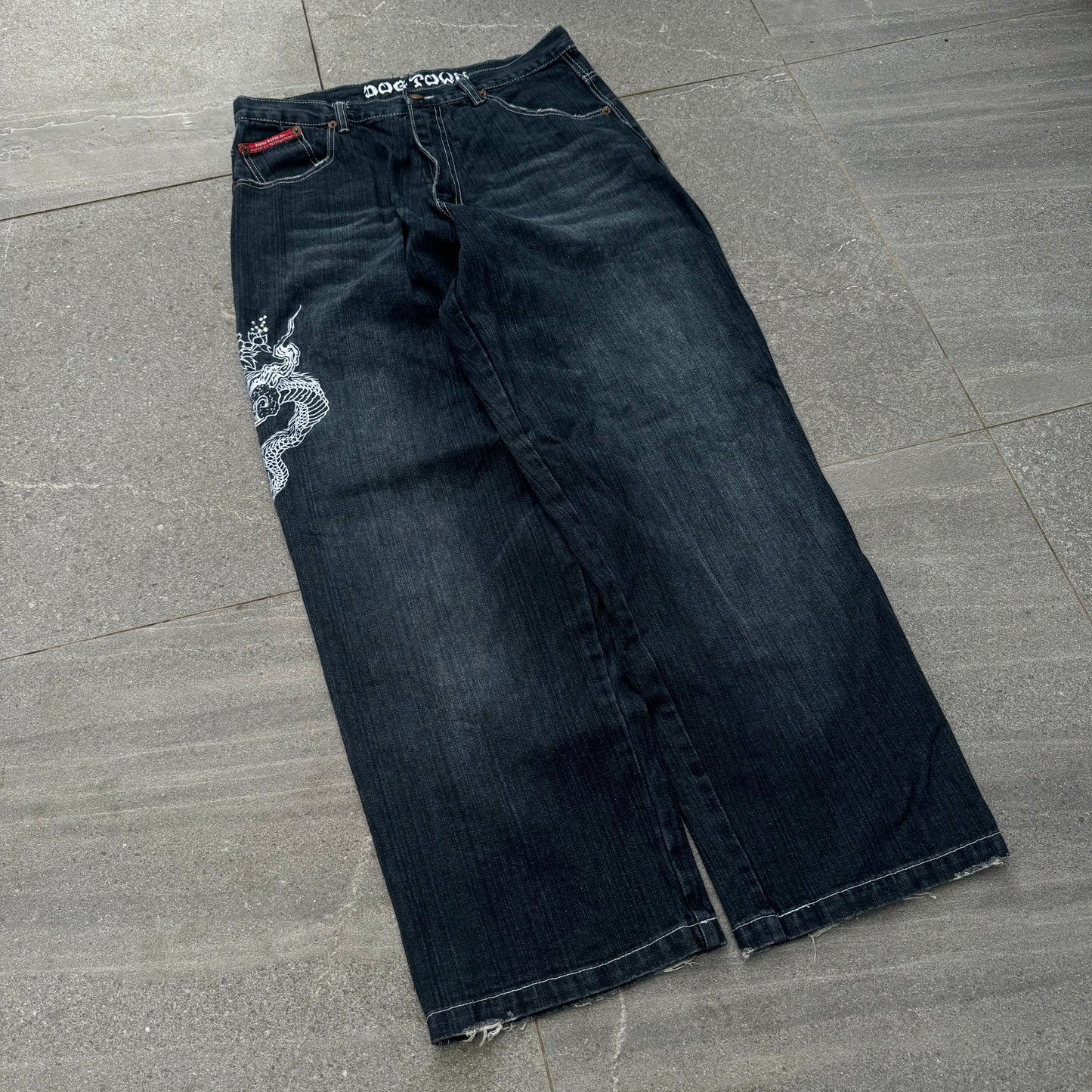 GRAIL DOGTOWNS - 36x32”