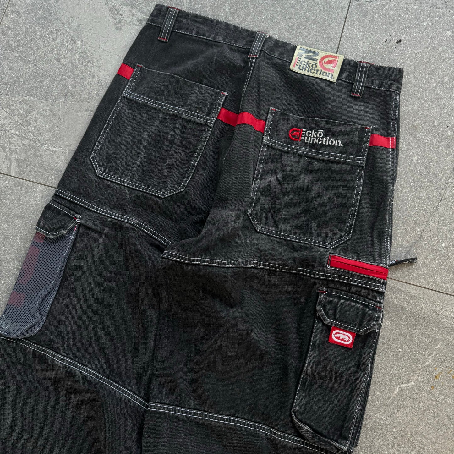 ecko functions - 34x31”