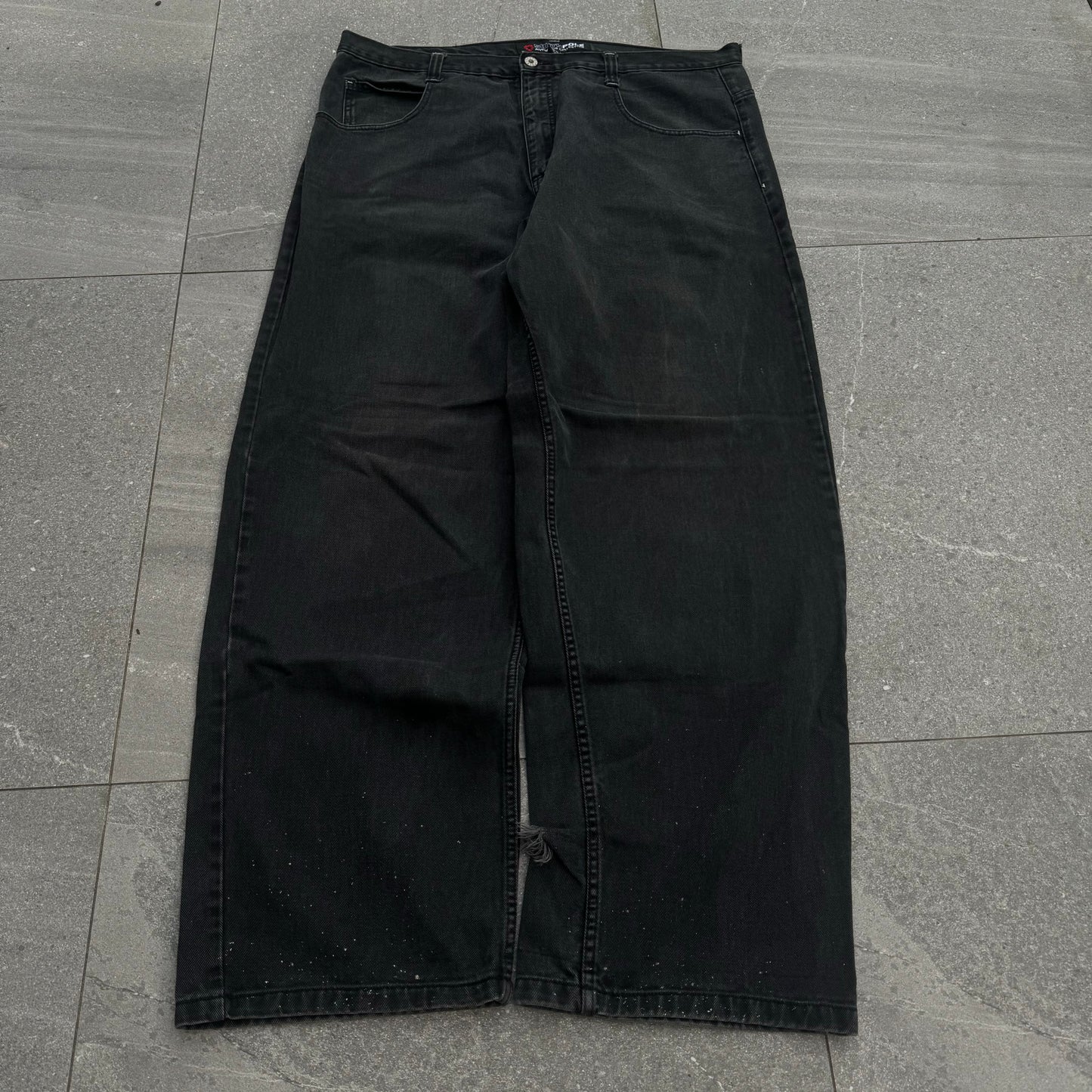 fattest black southpoles - 42x32”