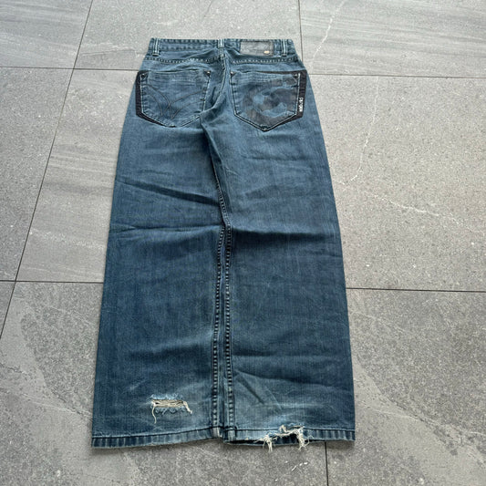 calm eckos - 30x30”