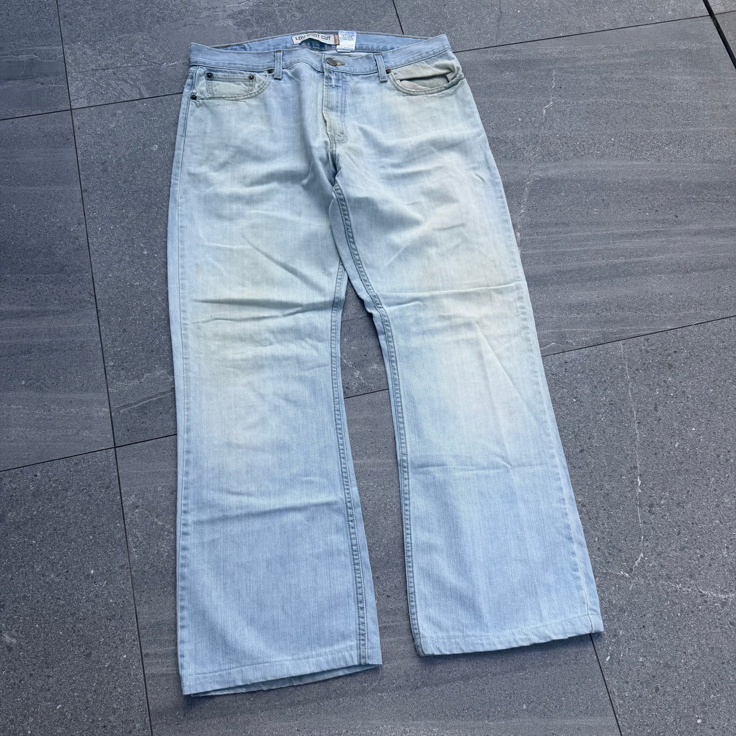 iceyyyy baggy levi’s bootcuts - 36x32”