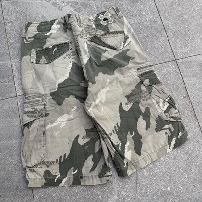 quiksilver camo shorts - 31”