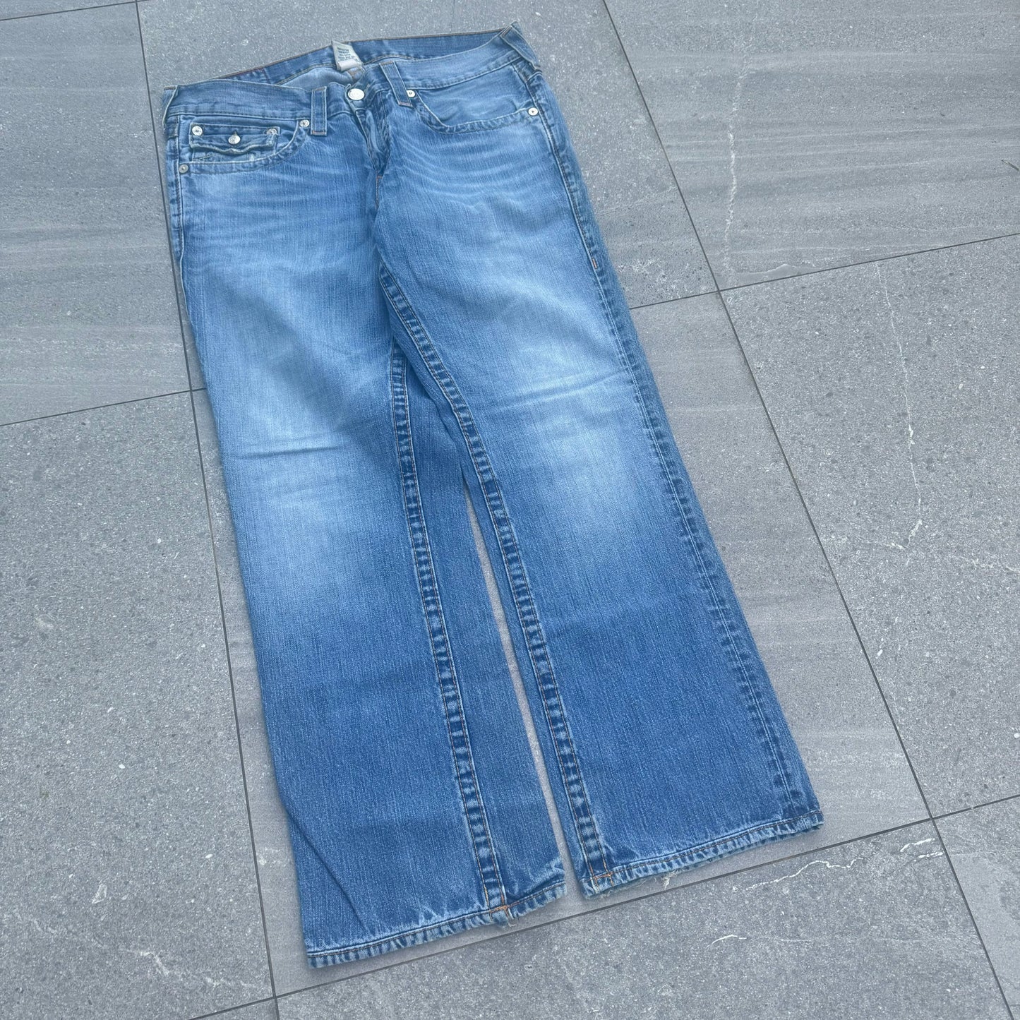 goated everyday trueys - 36x31”