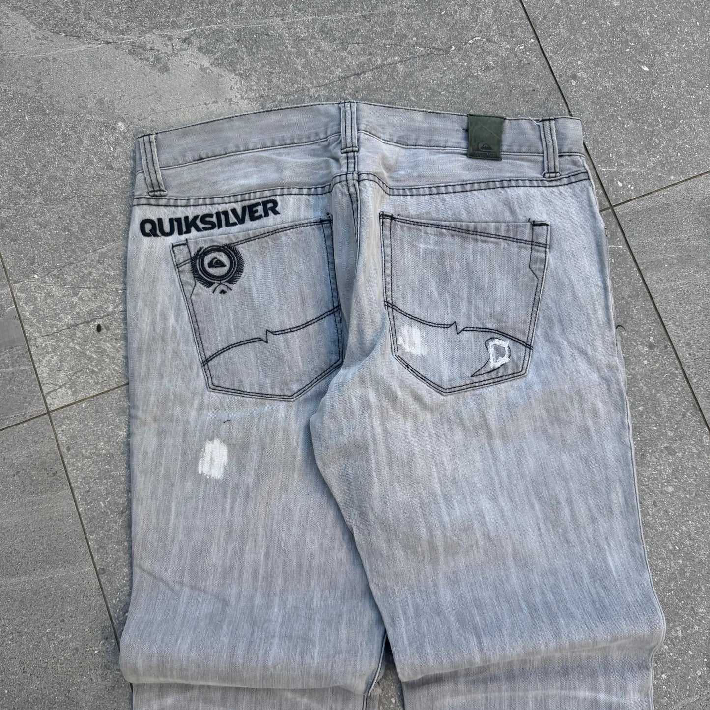straight fit quiksilver concrete jeans - 36x32”