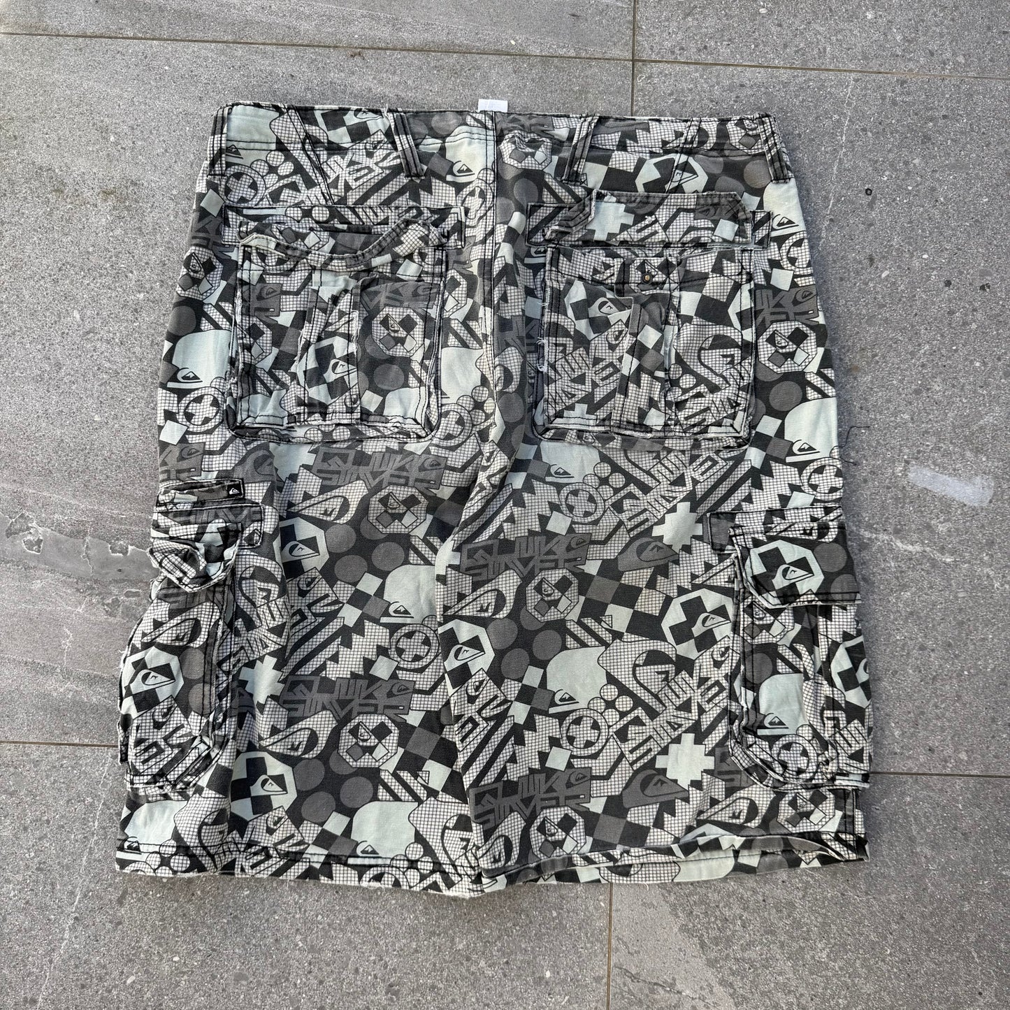 loooong quiksilver AOP shorts - 36”