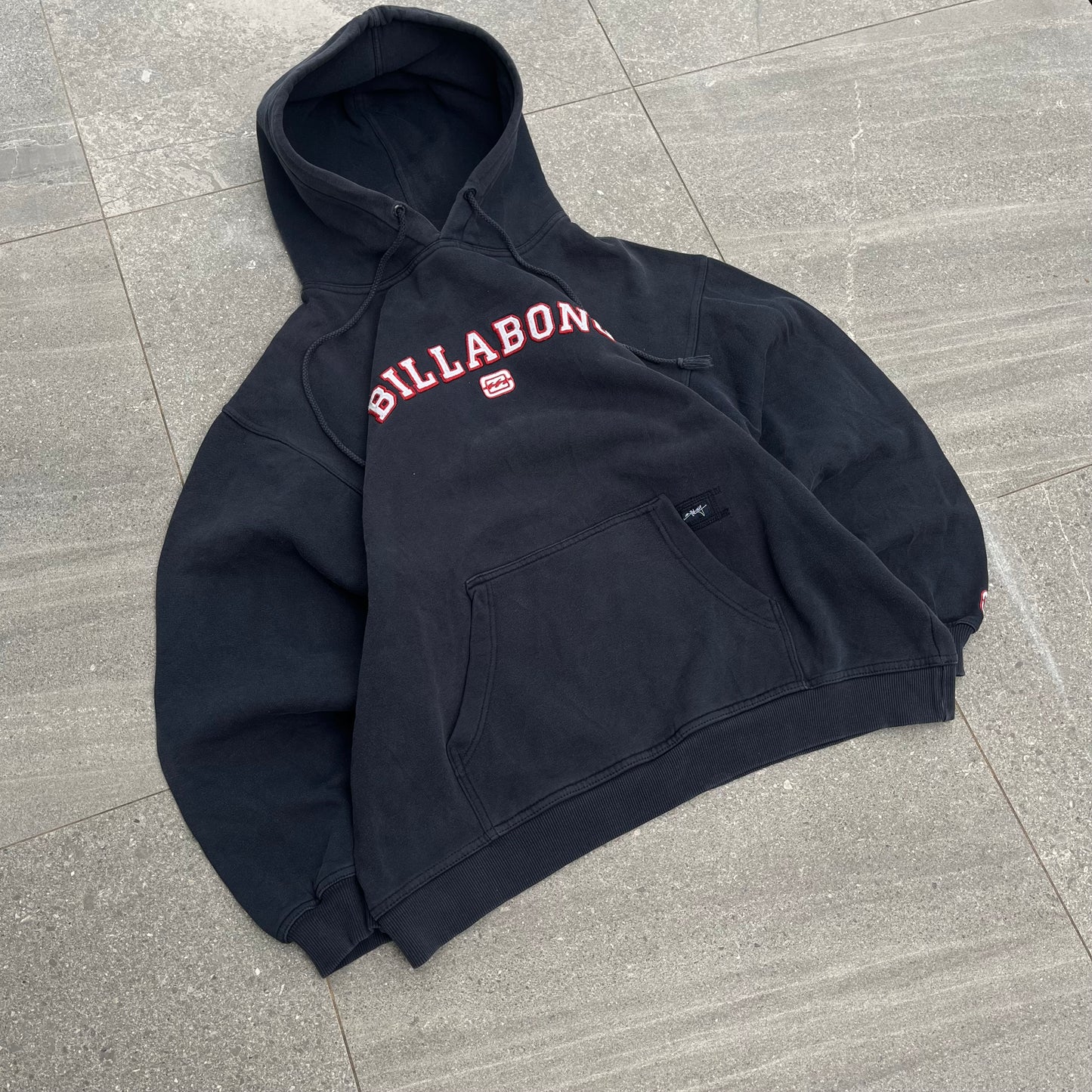 peak billabong embroidered spellout - L