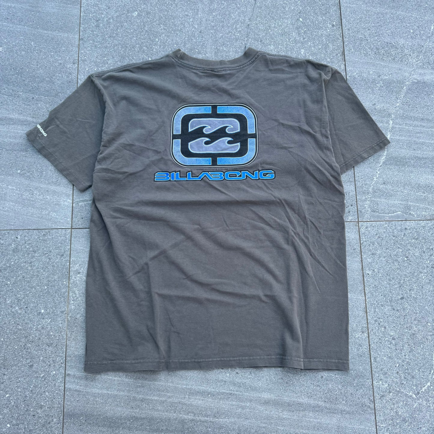 2002 billabong tee - L