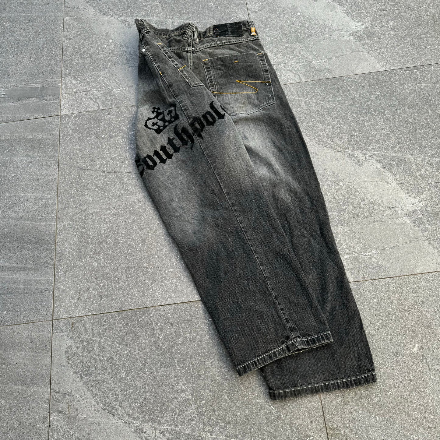 grail southpole crowns - 32x32”