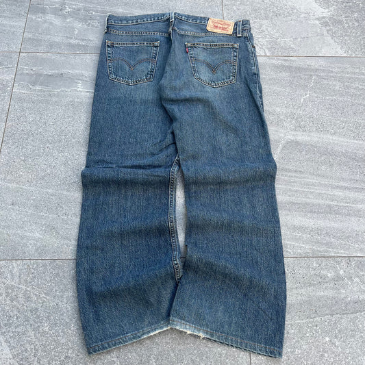 perfect. genuinely perfect. levi 527 low bootcuts - 35x29”