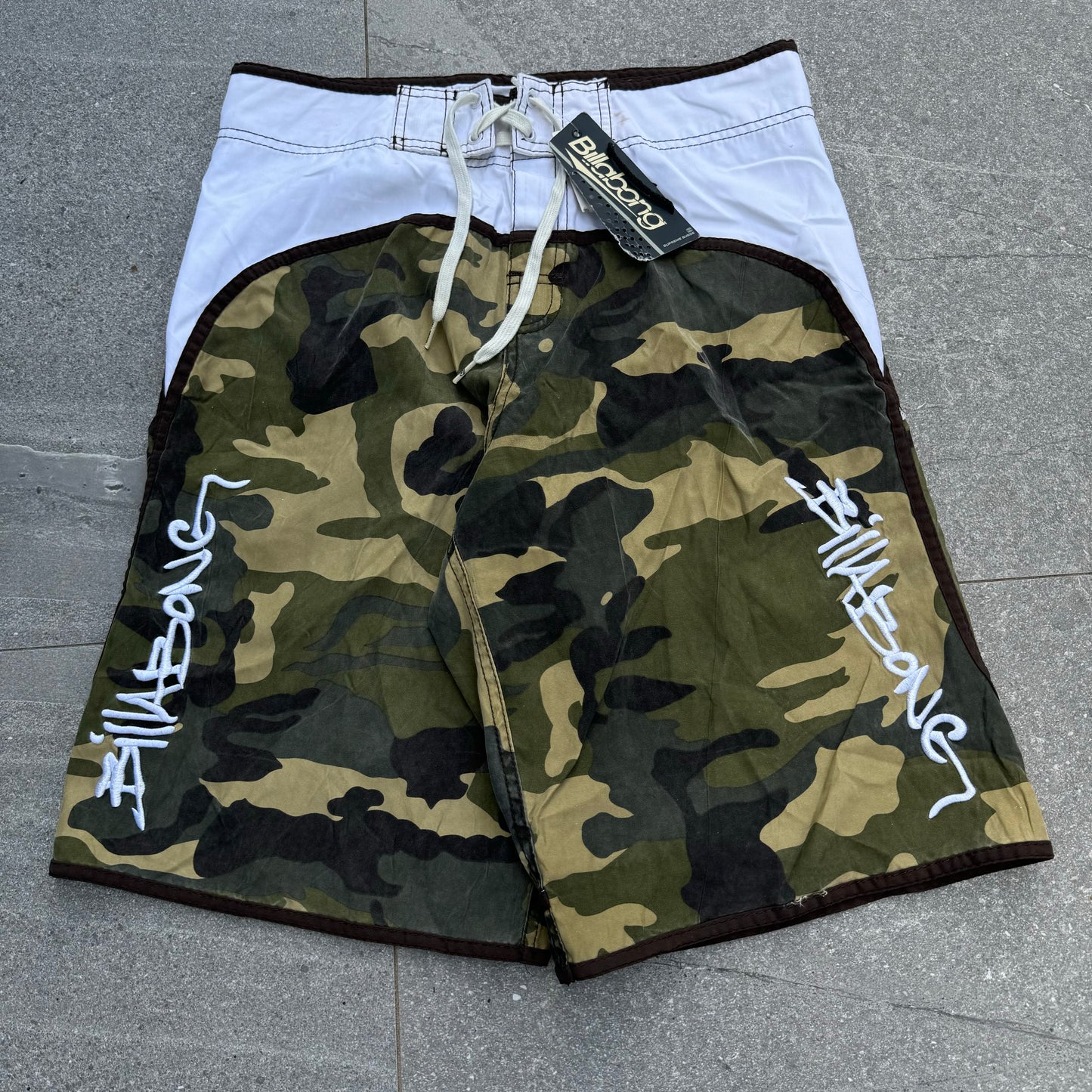 deadstock billabong boardies - 34x12.5”