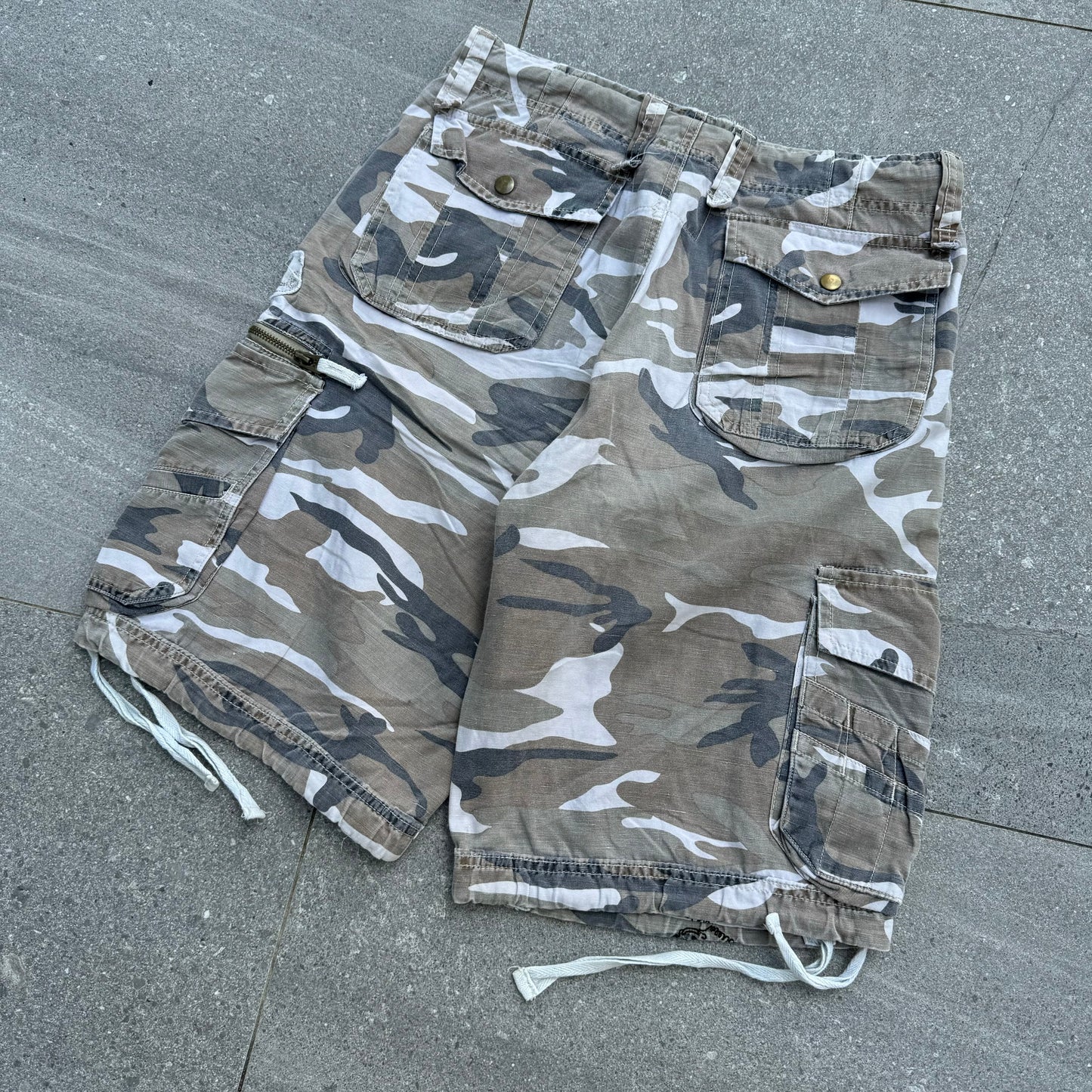 abercrombie&fitch camo shorts - 31”