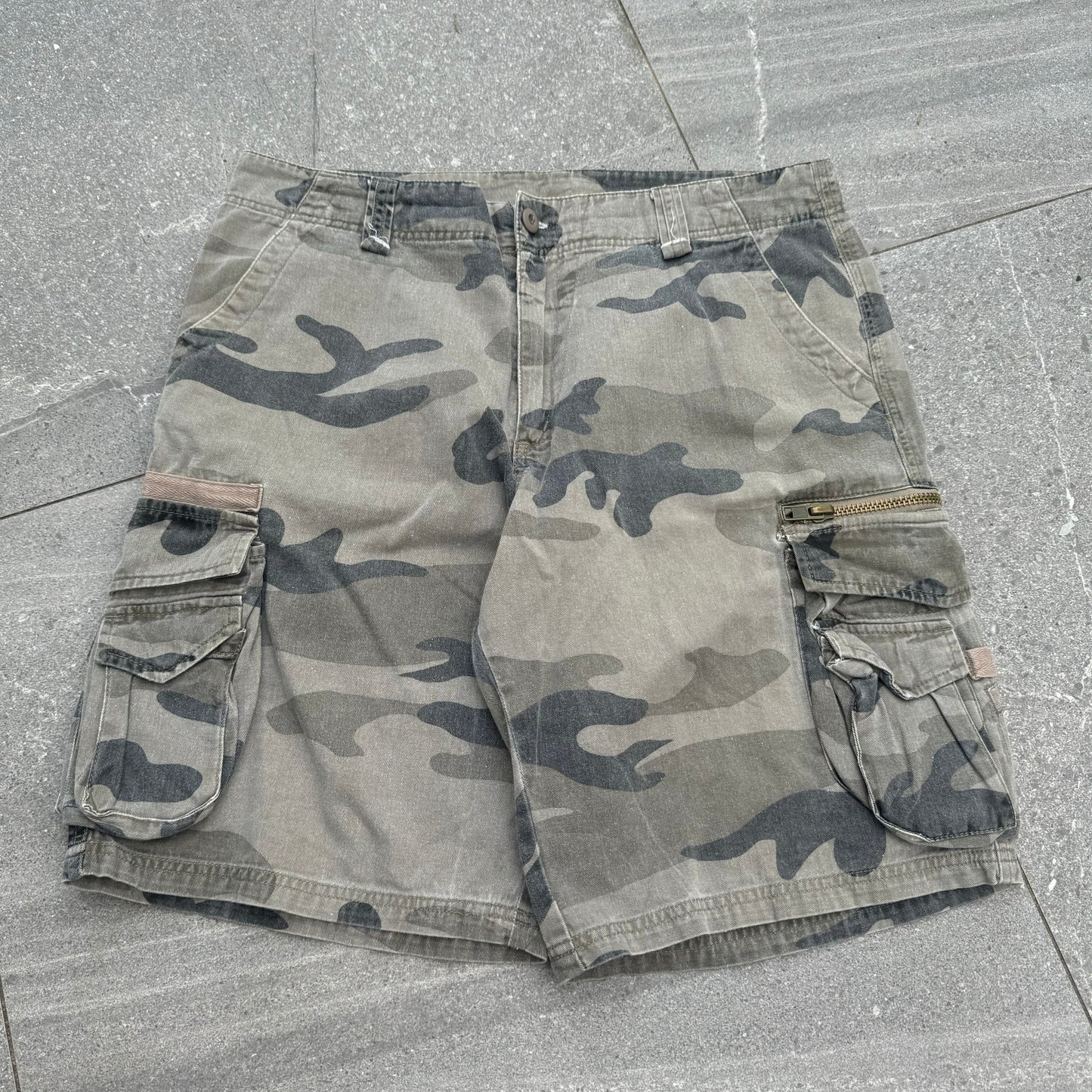 faaaat tactical camo cargos - 36x11”