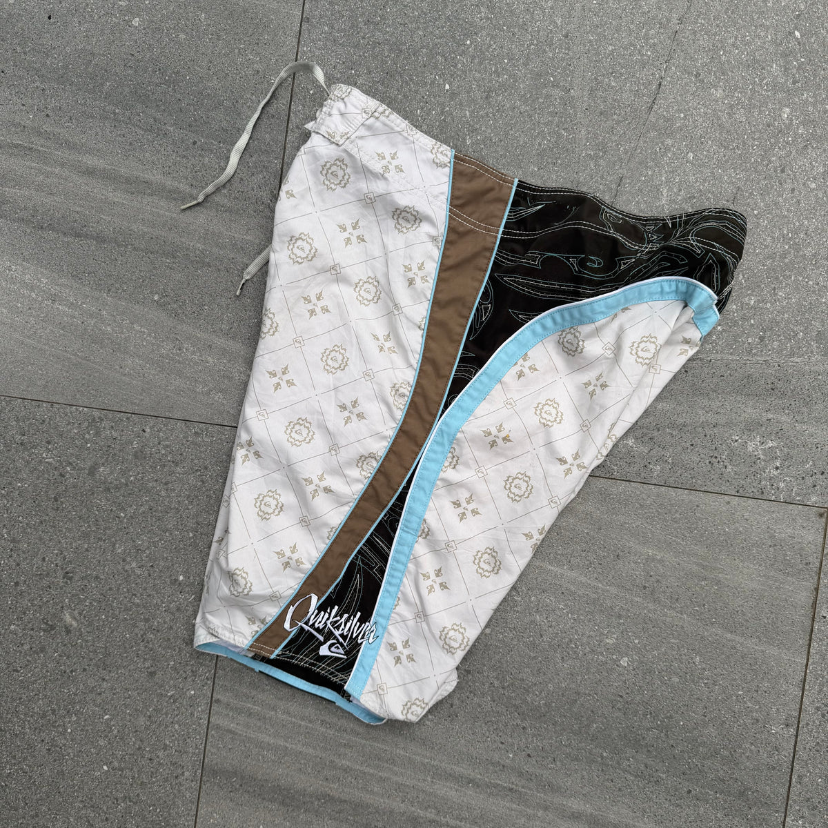 quiksilver paisley panelled boardies - 38”