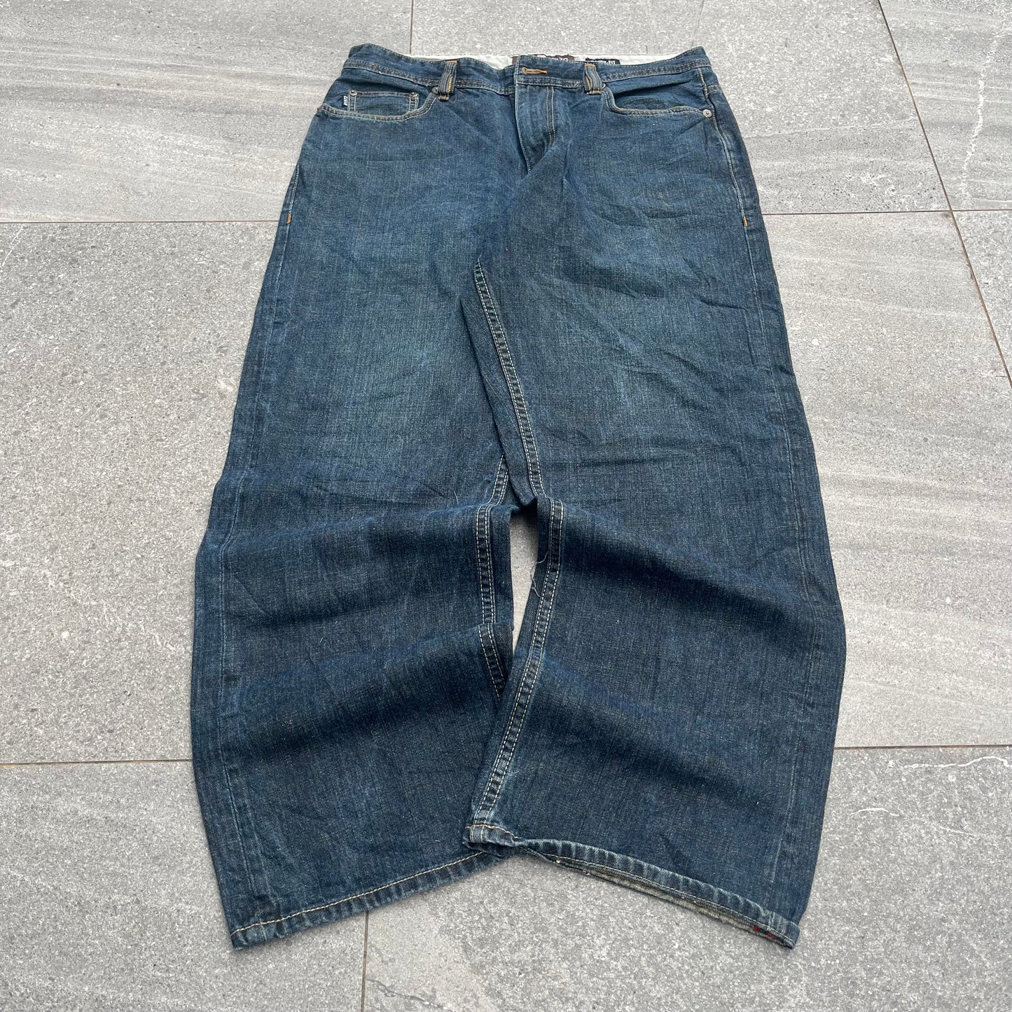 dark wash eckos - 32x30”