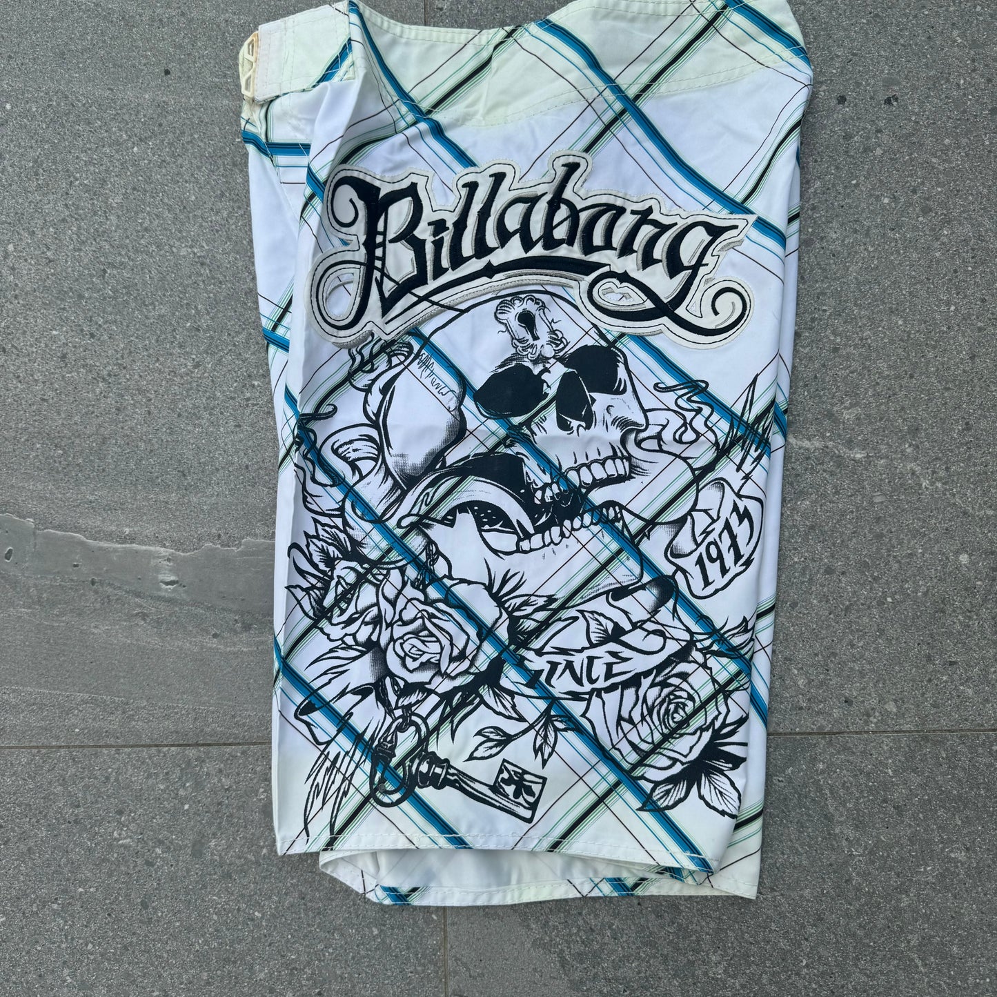 deadstock billabong boardies - 30x12”