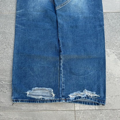 someone took a bite out the heel of these lmfao 38x32”