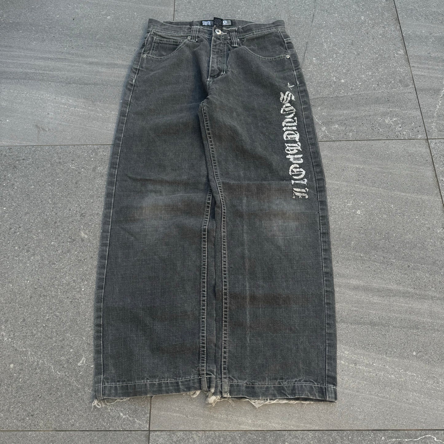 southpole skulls - 29x28”