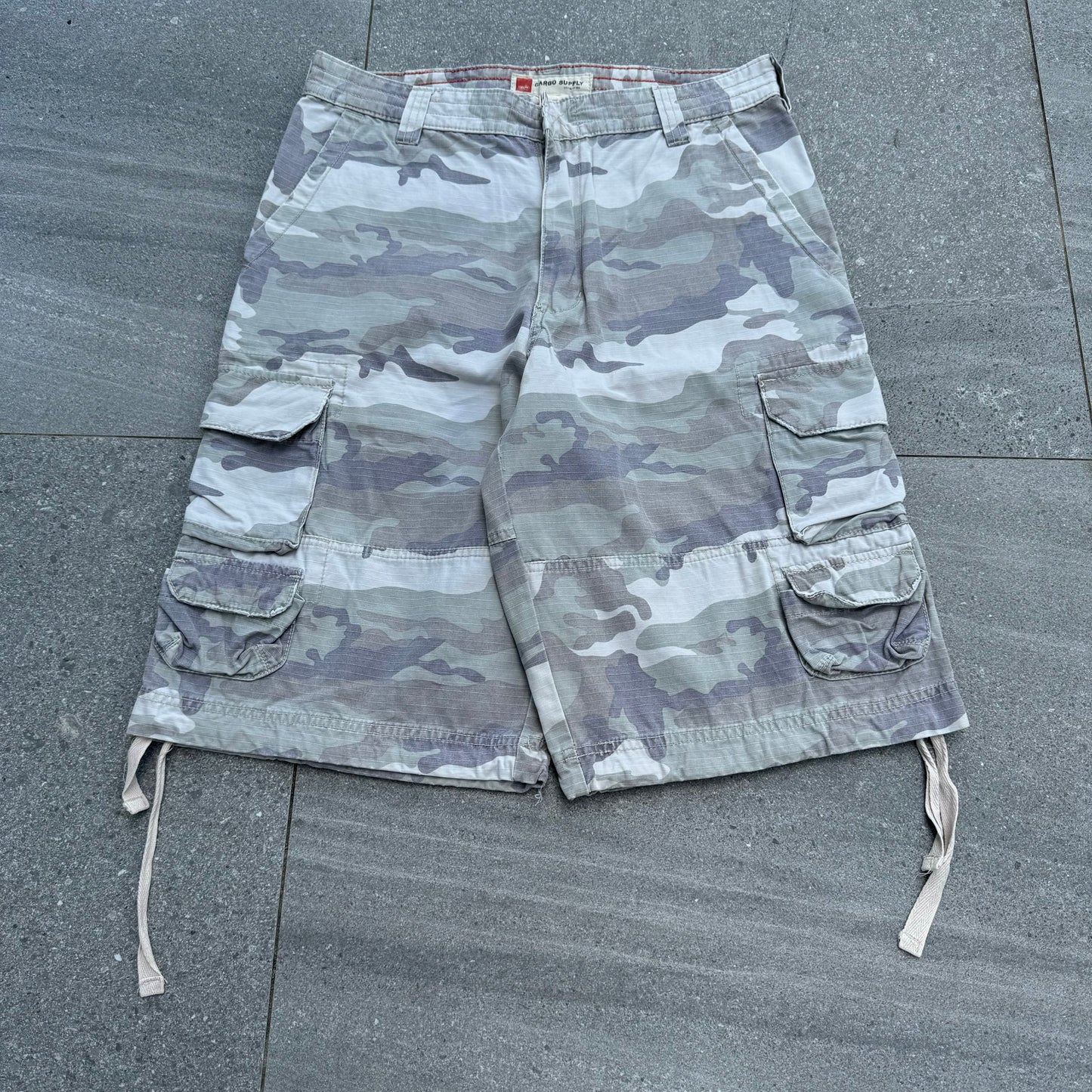 mossimo camo shorts - 32”