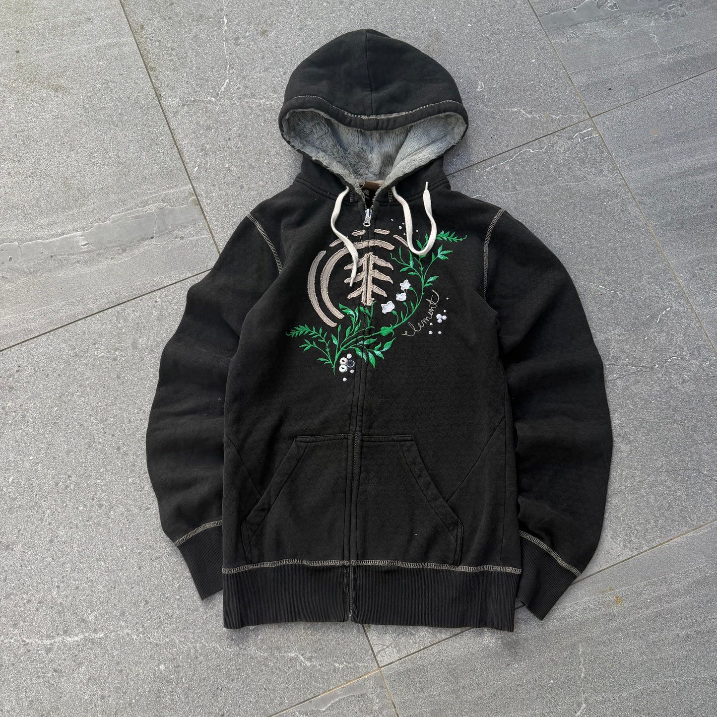 the cutest element zip - womens M