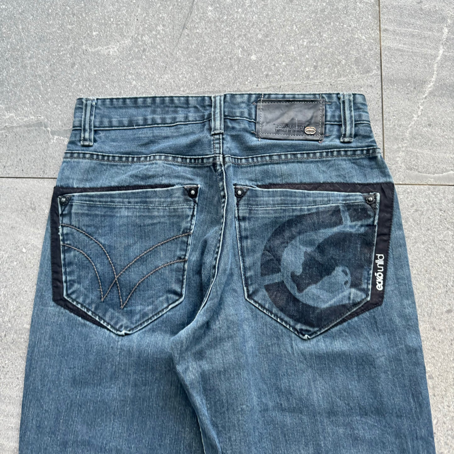 calm eckos - 30x30”