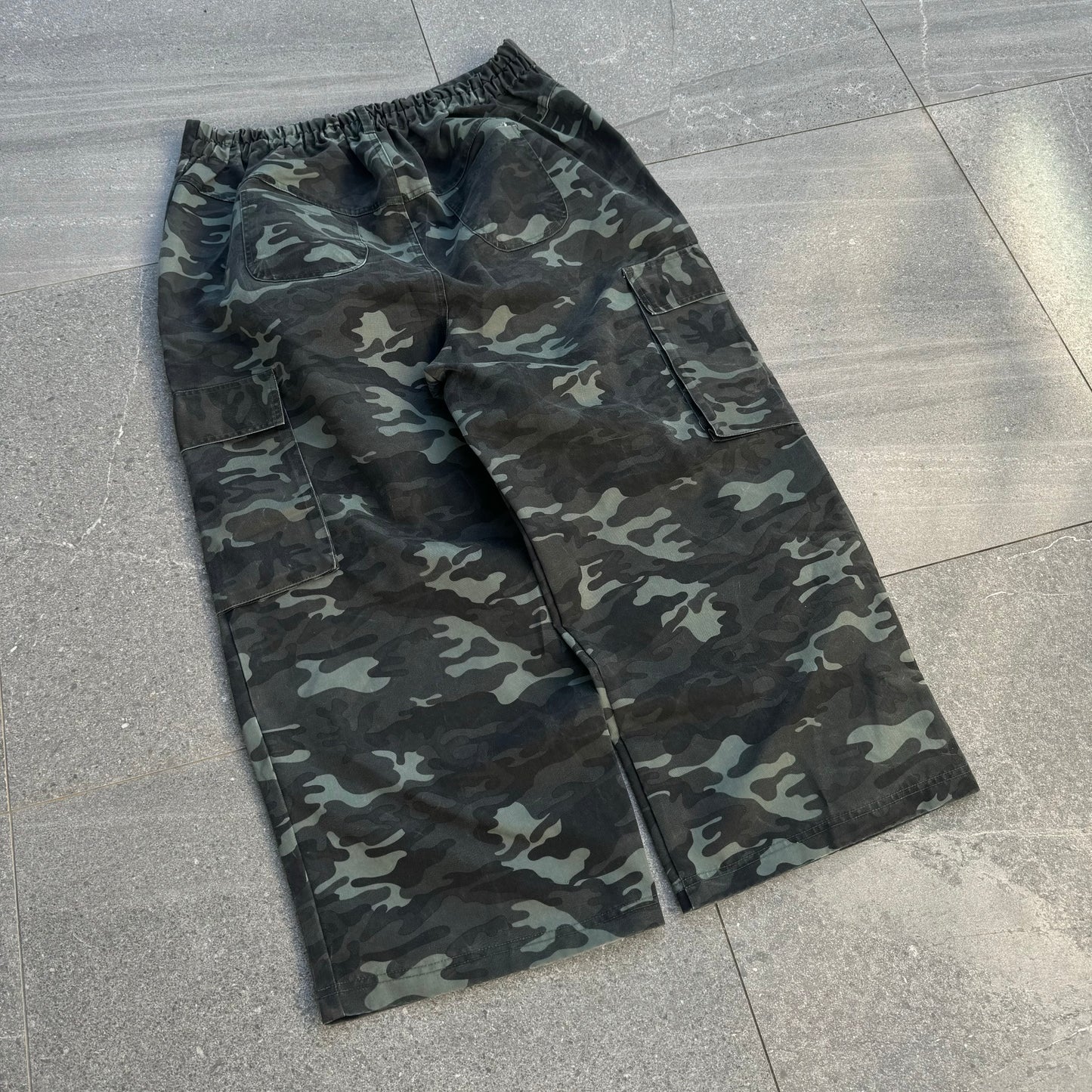 fattest camo pants i’ve ever seen - 36+ (elasticated waist)