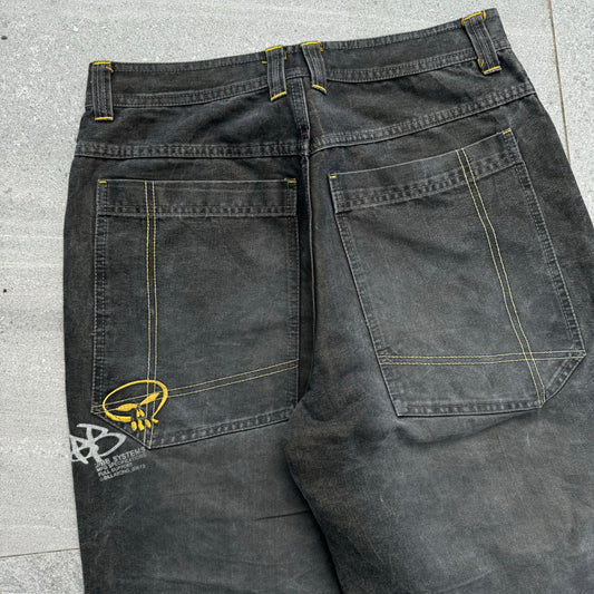 i have never ever seen any pair of BILLABONG jeans this beautiful. 32x29”