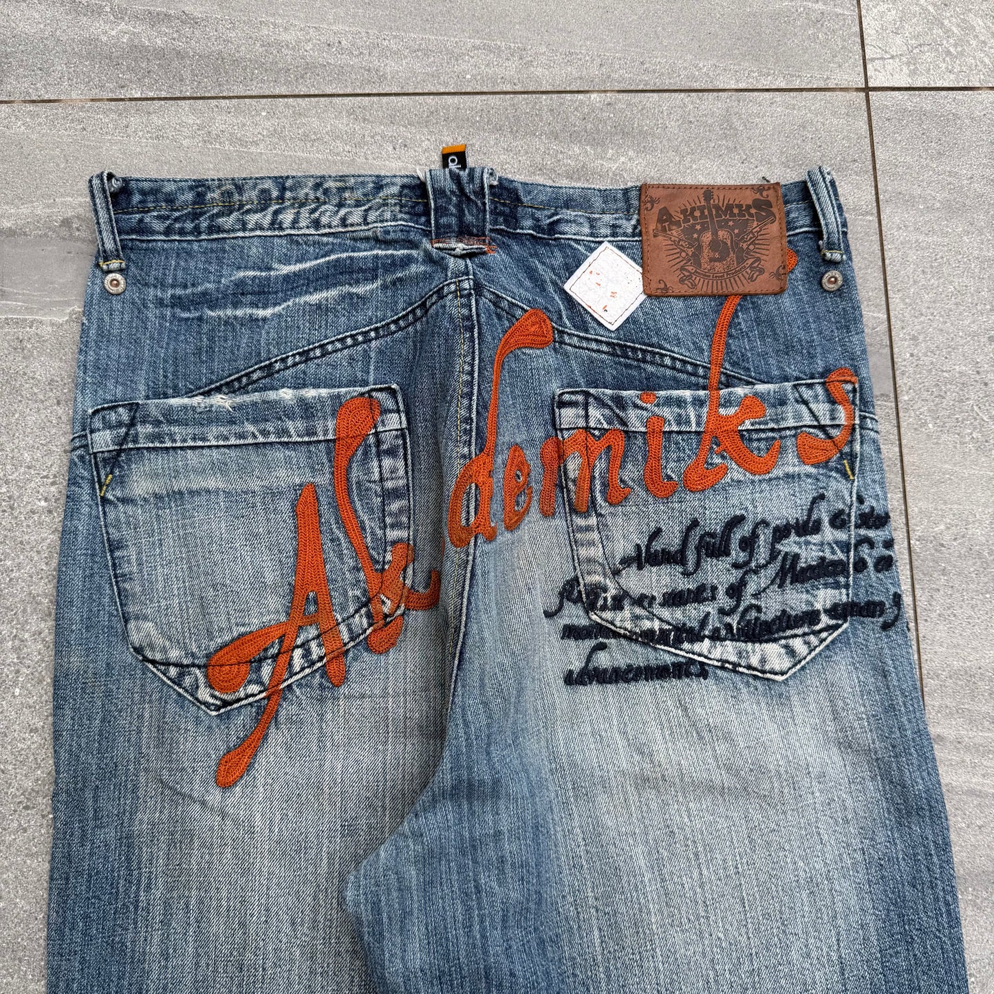 PEAAAAAK akademiks - 32x30”