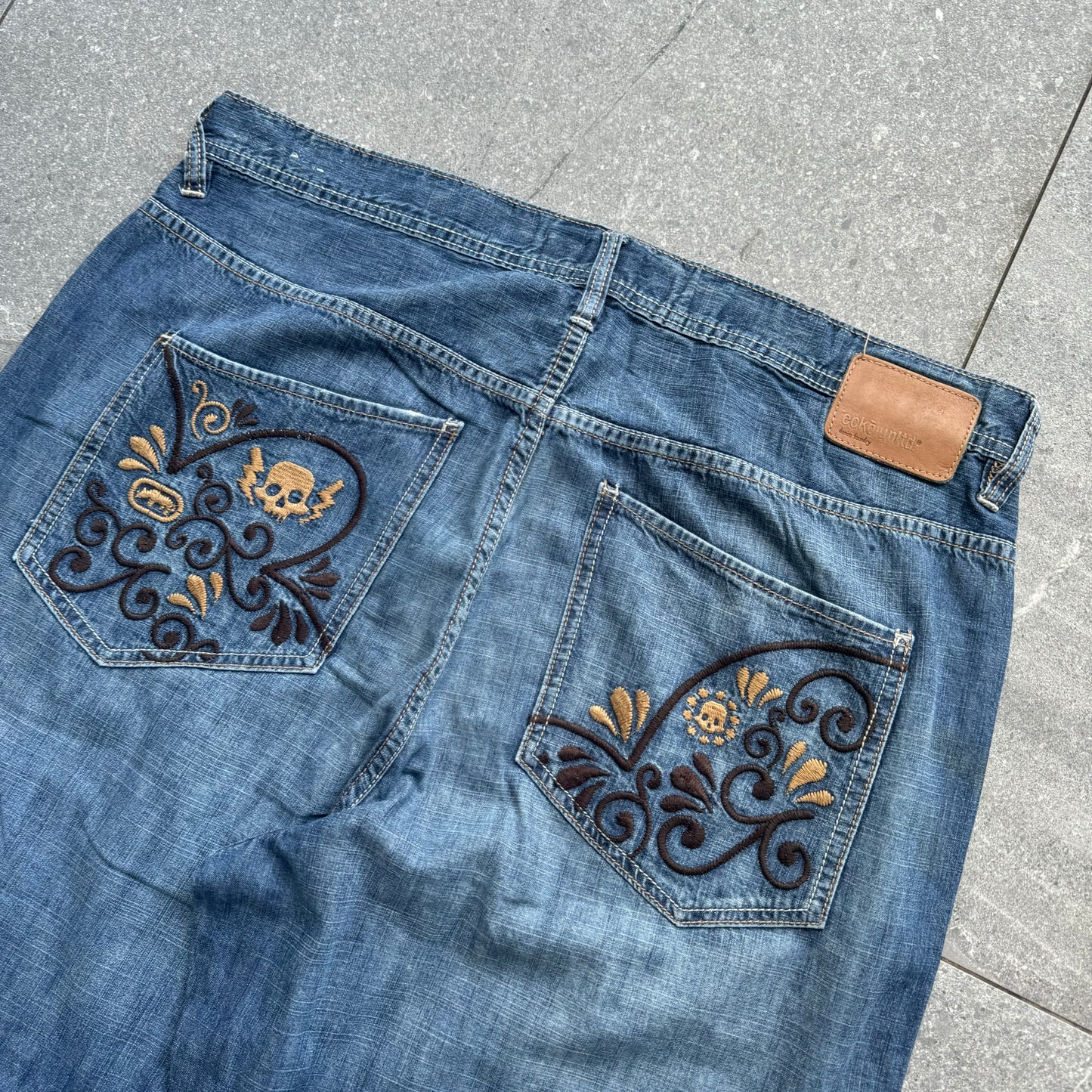 beautiffffullll embroidery on these ecko skulls - 38x31”