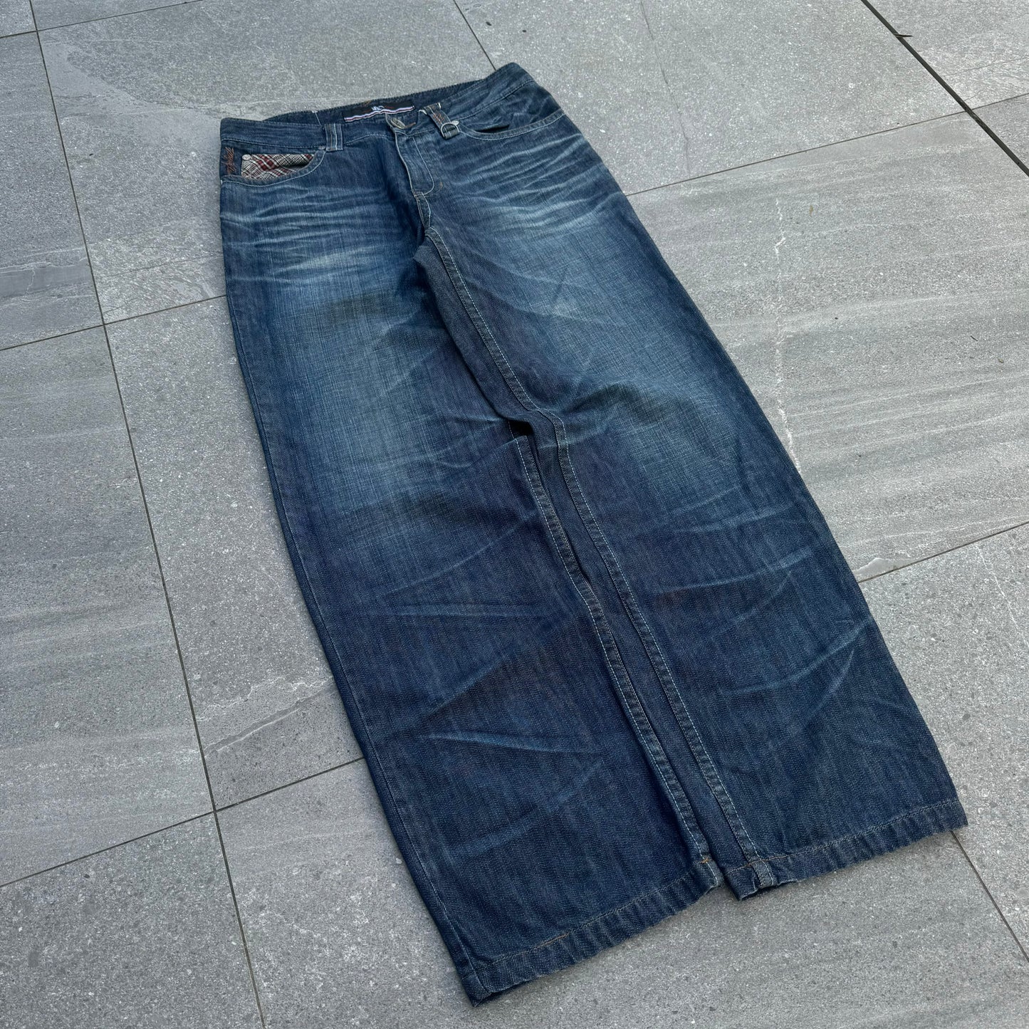 these things are actually called MF jeans wtf hahaha 33x33” NUTS