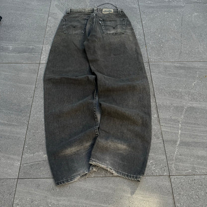 thrashed silvertabs - 30x33”