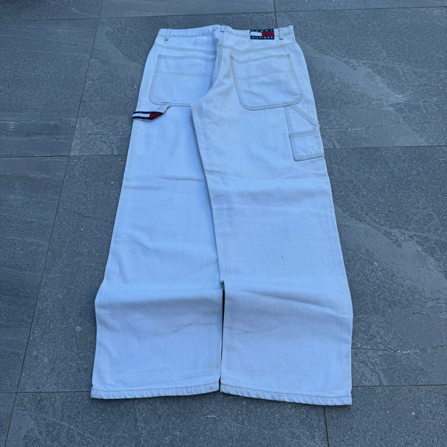 tommy jeans - 36x33”