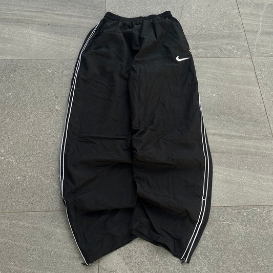 goatedddd mesh lined nike trackpants - 34”