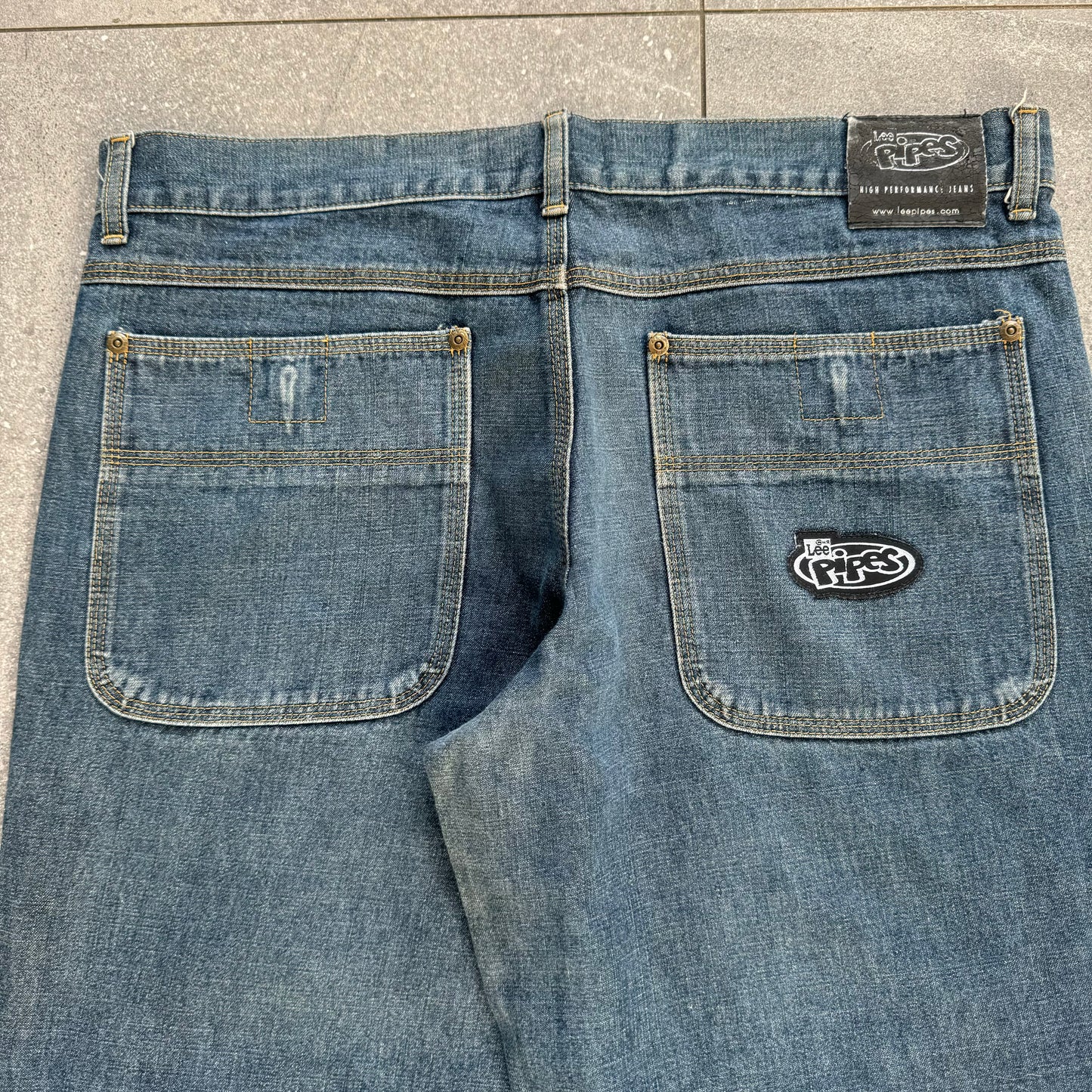 clean lee pipes - 36x29”