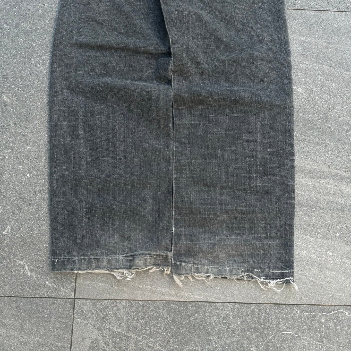 southpole skulls - 29x28”