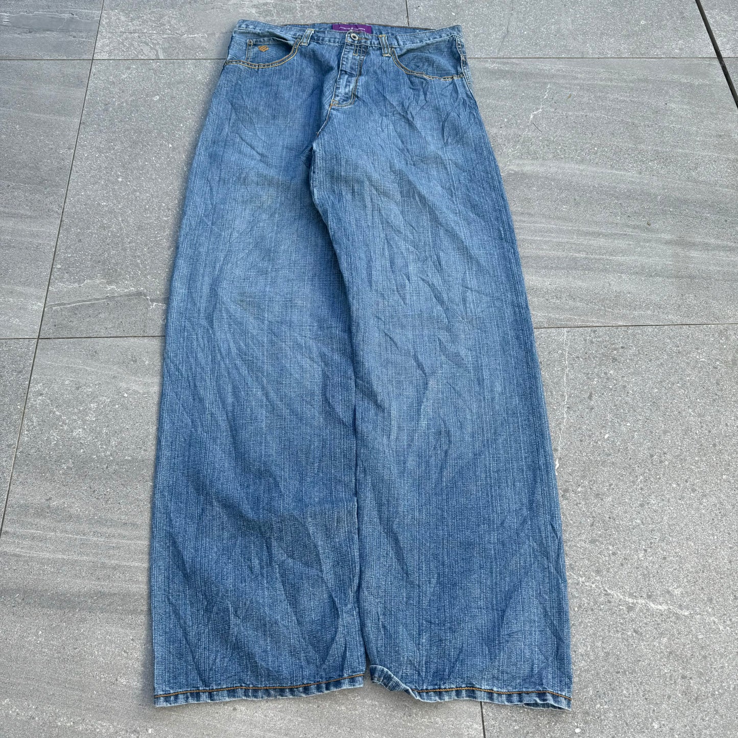 my iron SUCKS rocawear beaters - 35x34”