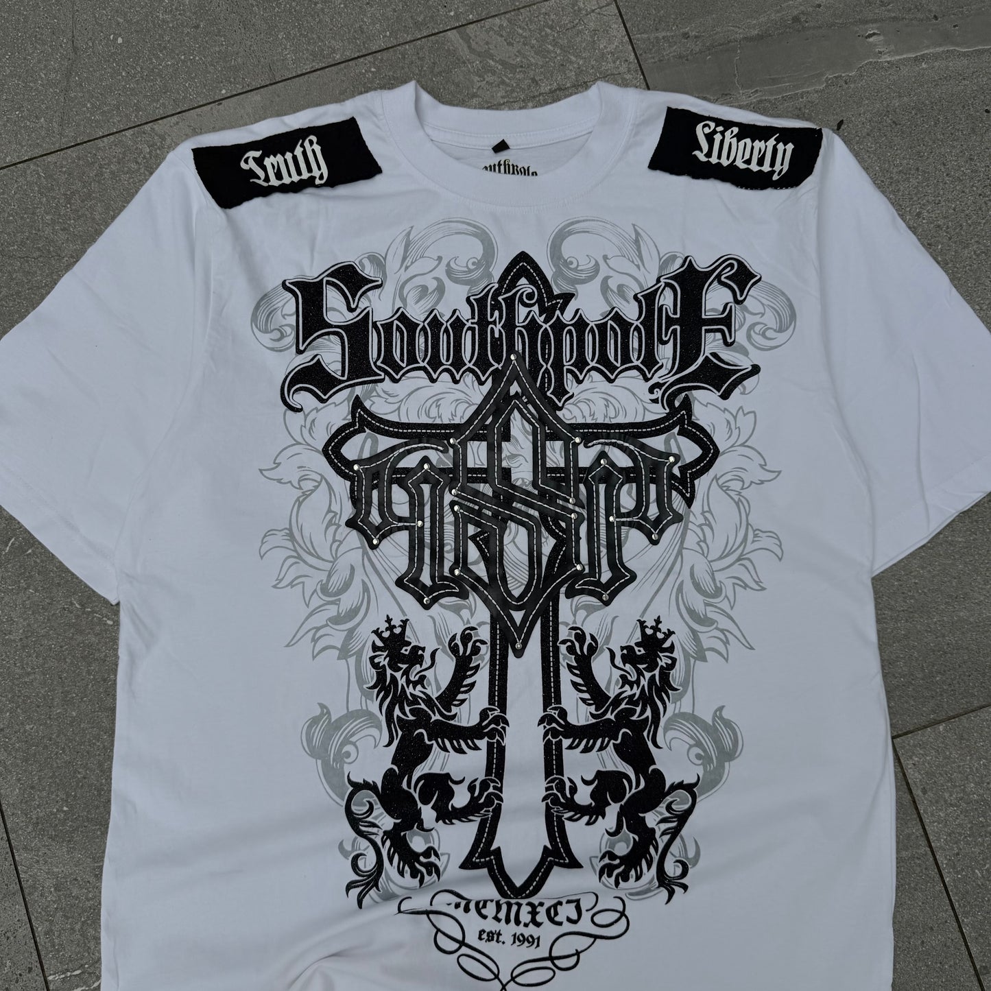 deadstock southpole tee - L / XL available