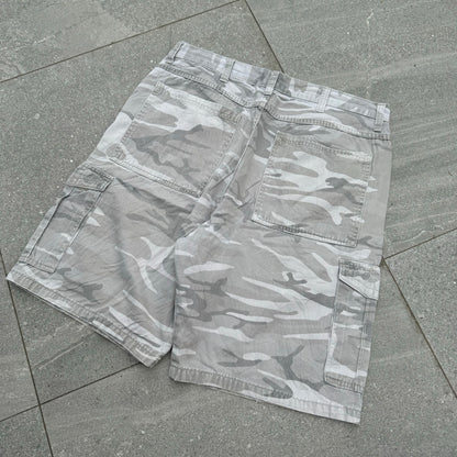 wrangler sand camo shorts - 34x10”