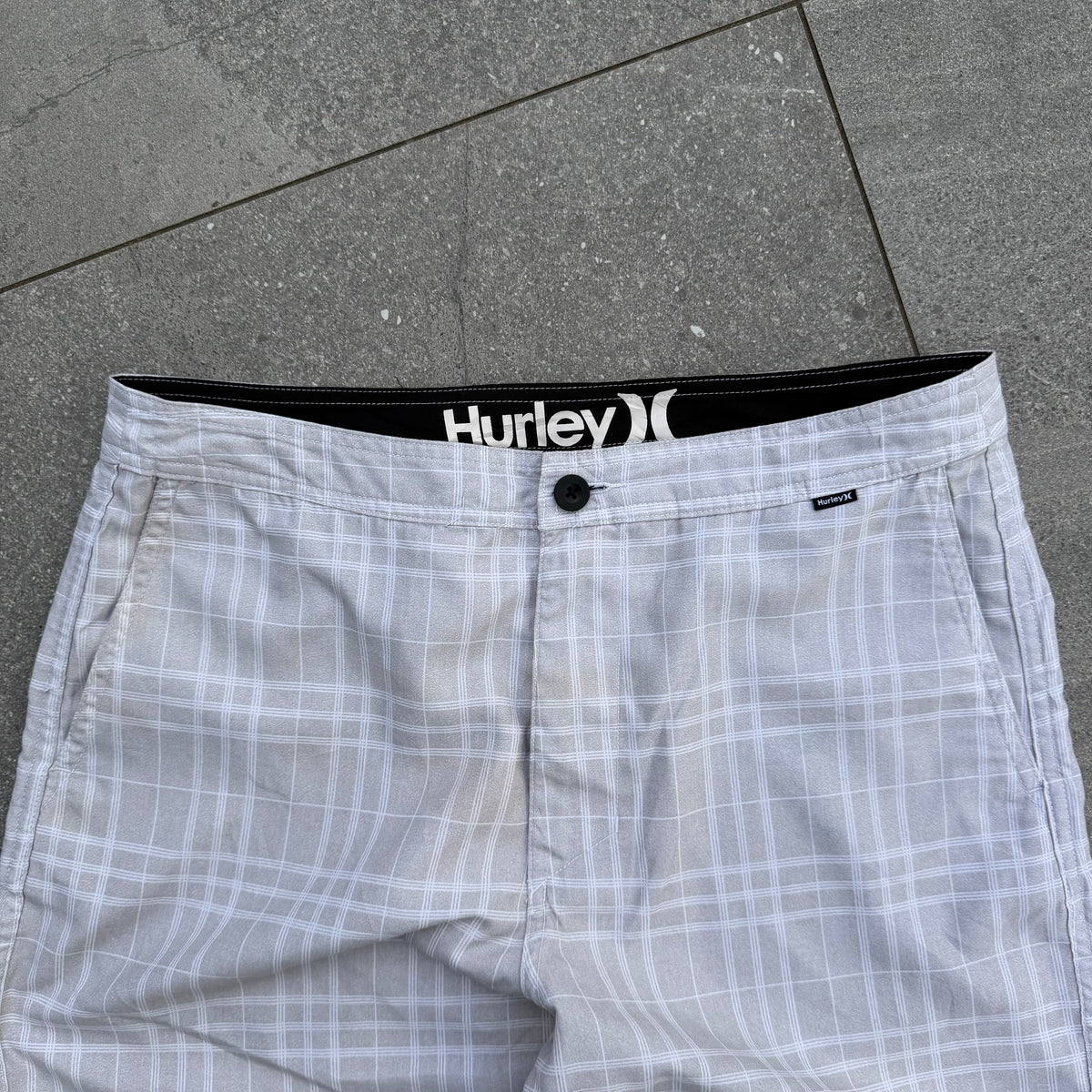 hurley quick dry shorts - 32”