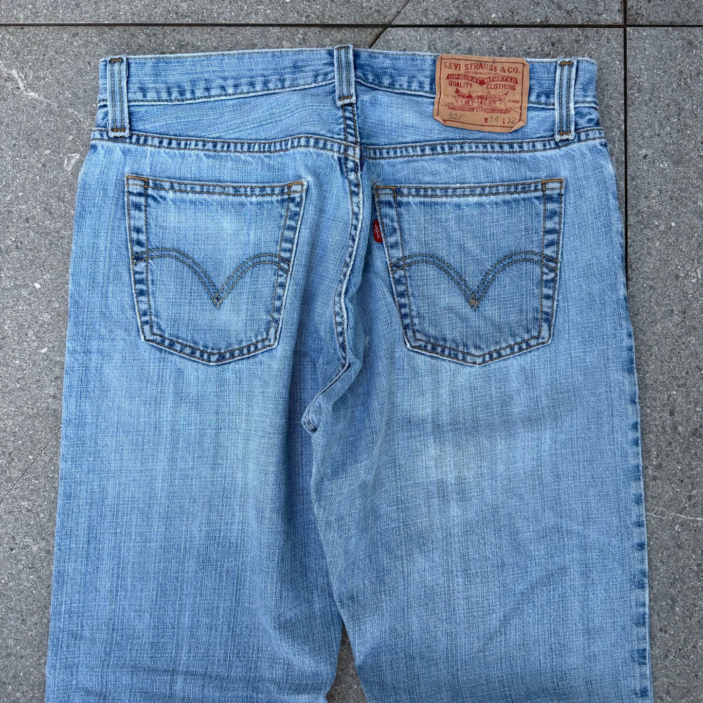 farkkk these r nice. levi 527 low bootcuts - 32x31”