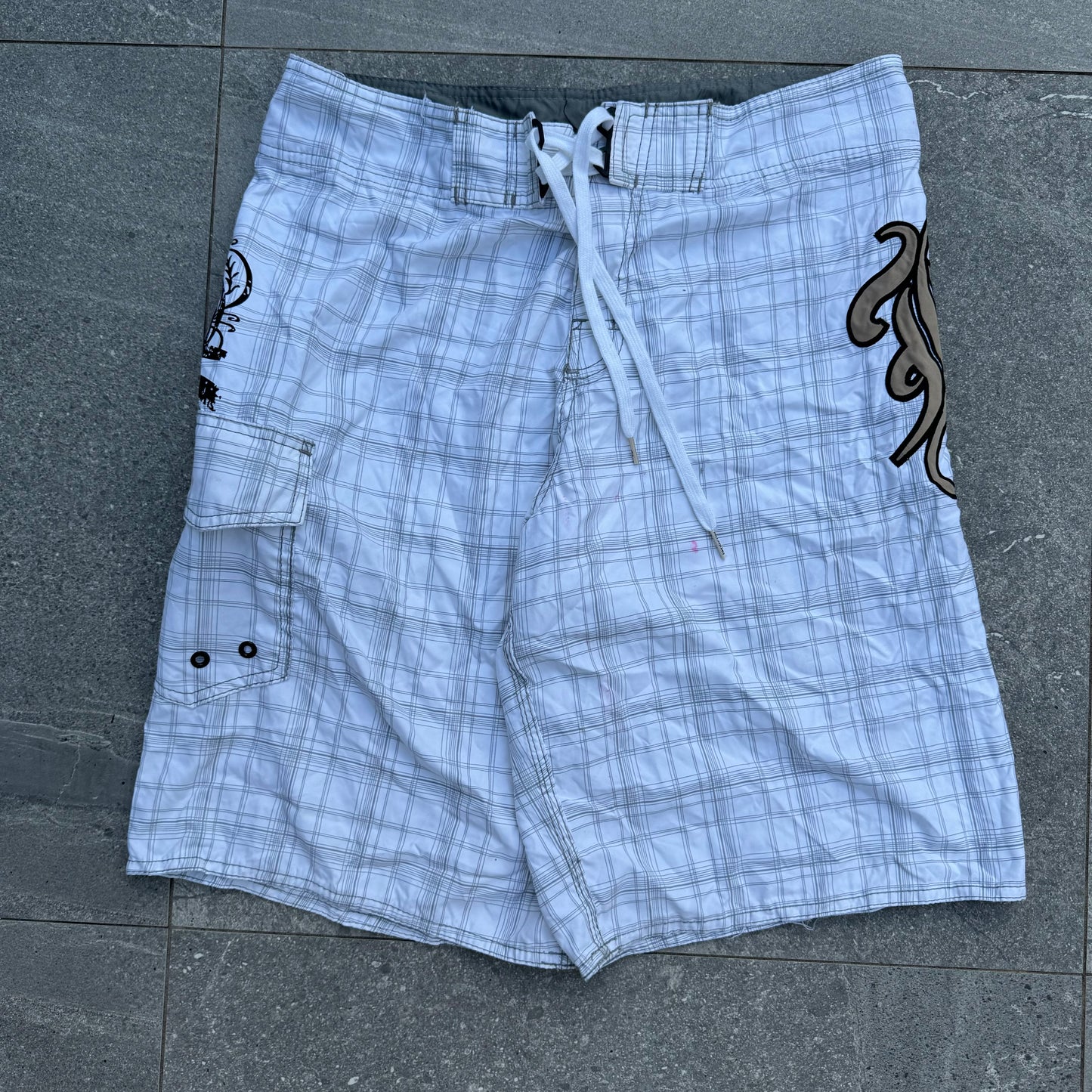 goat plaid billabongs - 34x12”