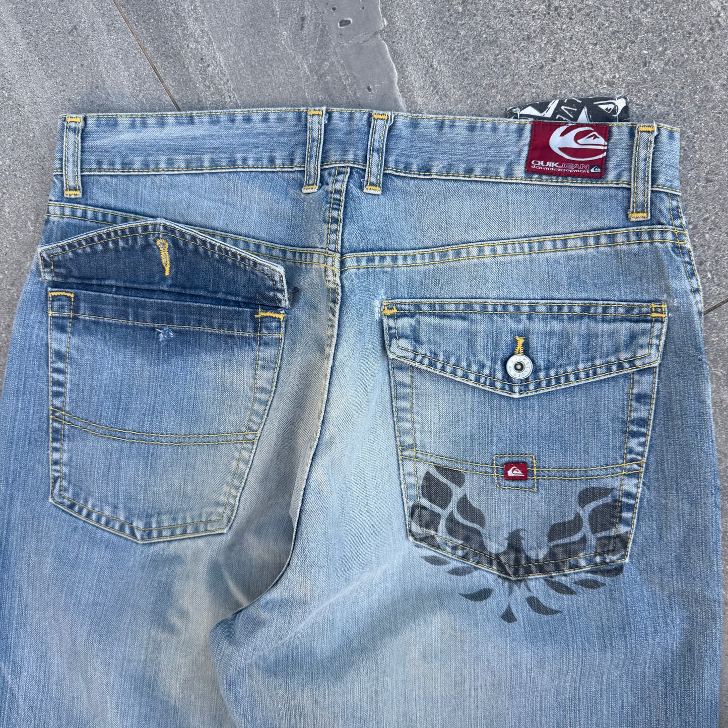 quiksilver flap pocket bootcuts - 33x32”
