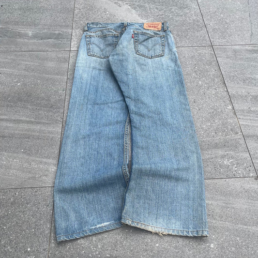 delicious levi low rise  bootcuts - 30x30”
