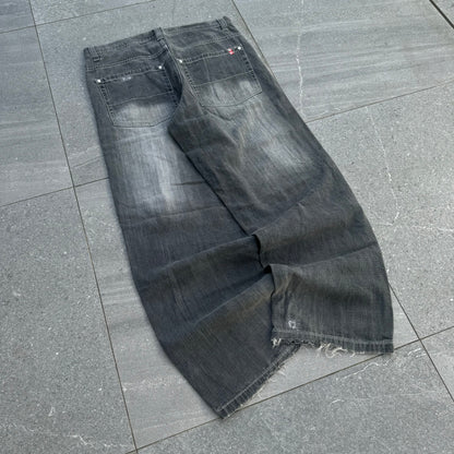 my last pair of redtabs 🥀 35x31”