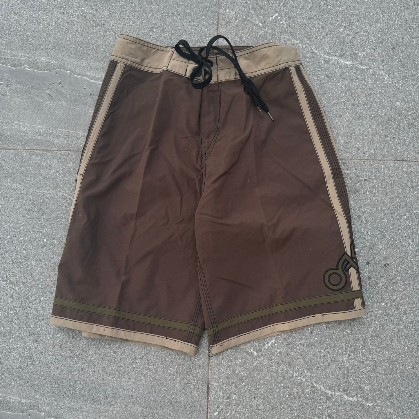 hard oakley boardies - 29x10”