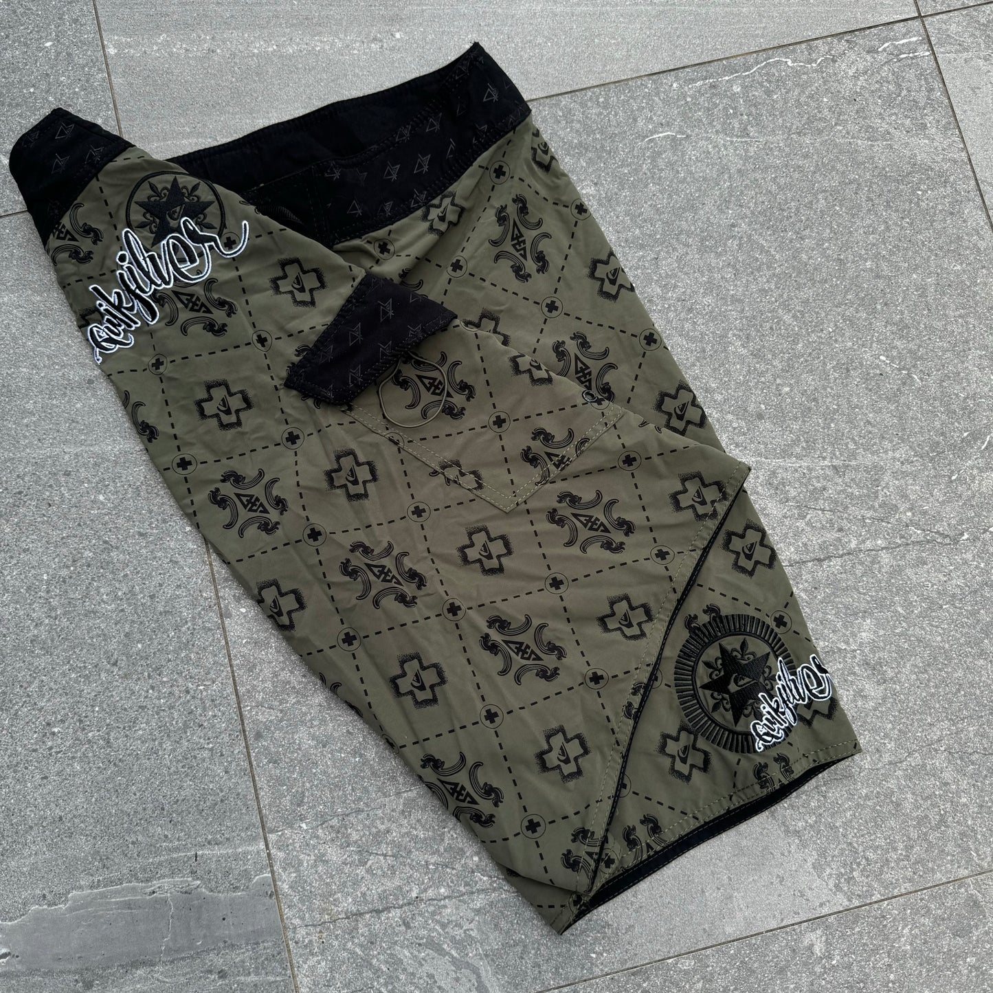 quiksilver boardies - 34x11”
