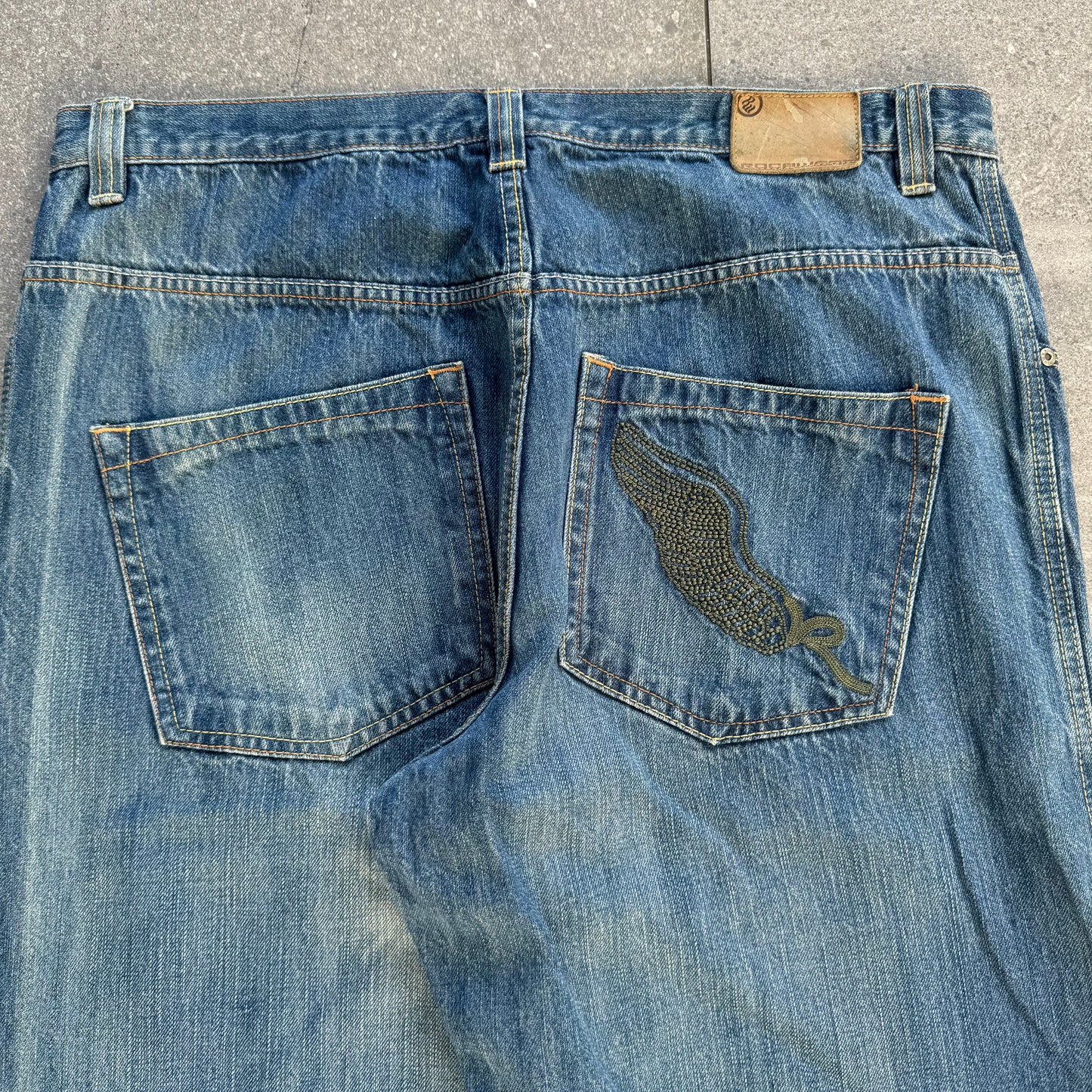 glorious rocawear jeans - 38x33”