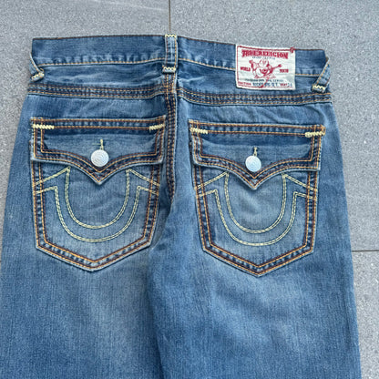 brown thread trueys !!!! 36x33”