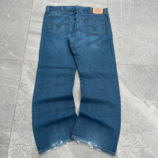 clean levi 527 low boocuts - 38x32”