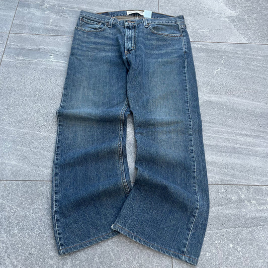 perfect. genuinely perfect. levi 527 low bootcuts - 35x29”